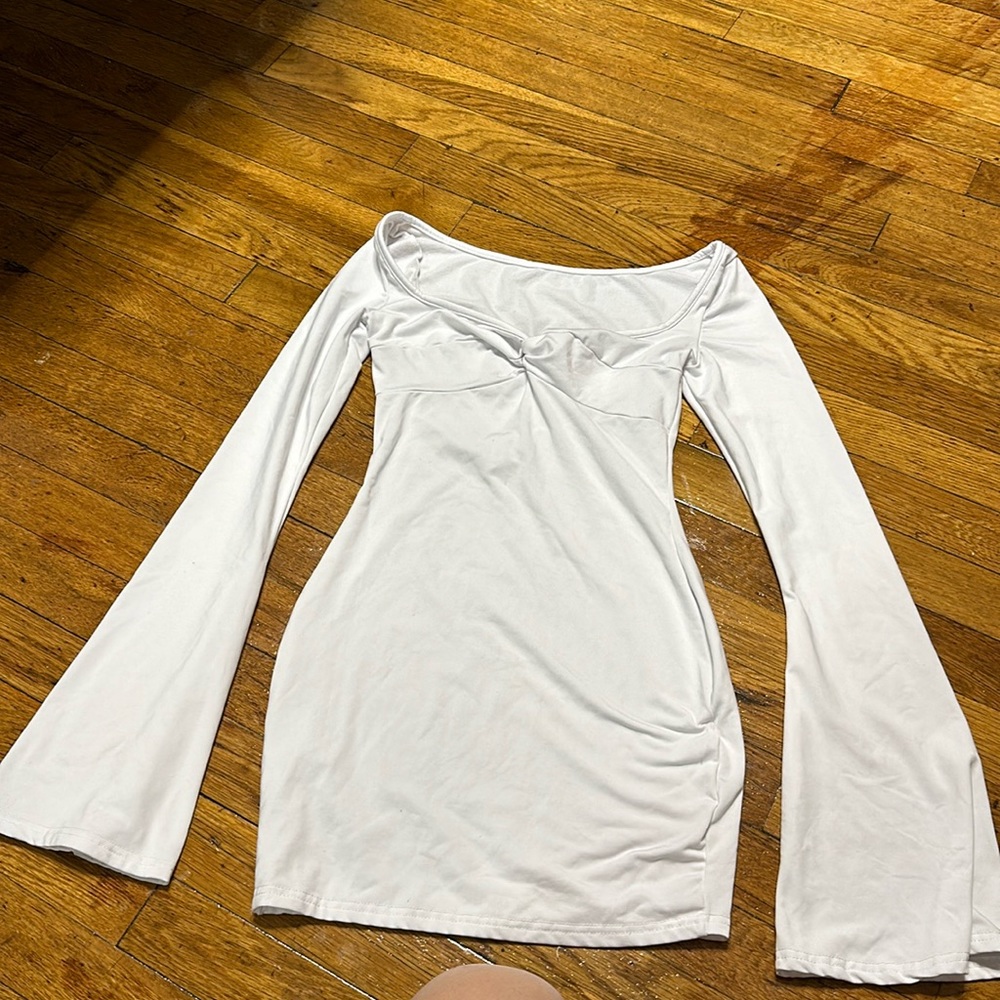 White body con long sleeve dress